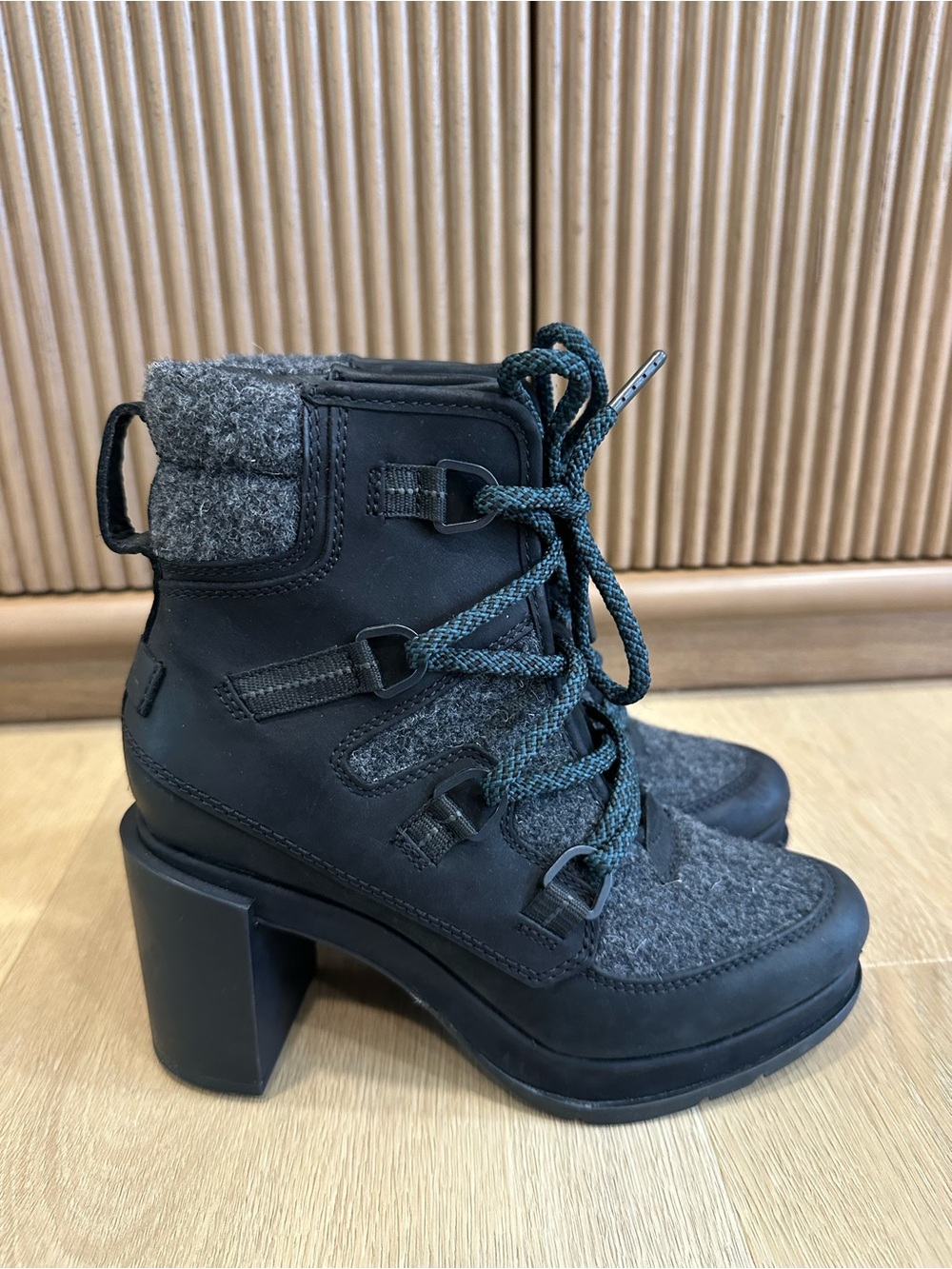 Sorel Blake Lace Boot - Women's size 6